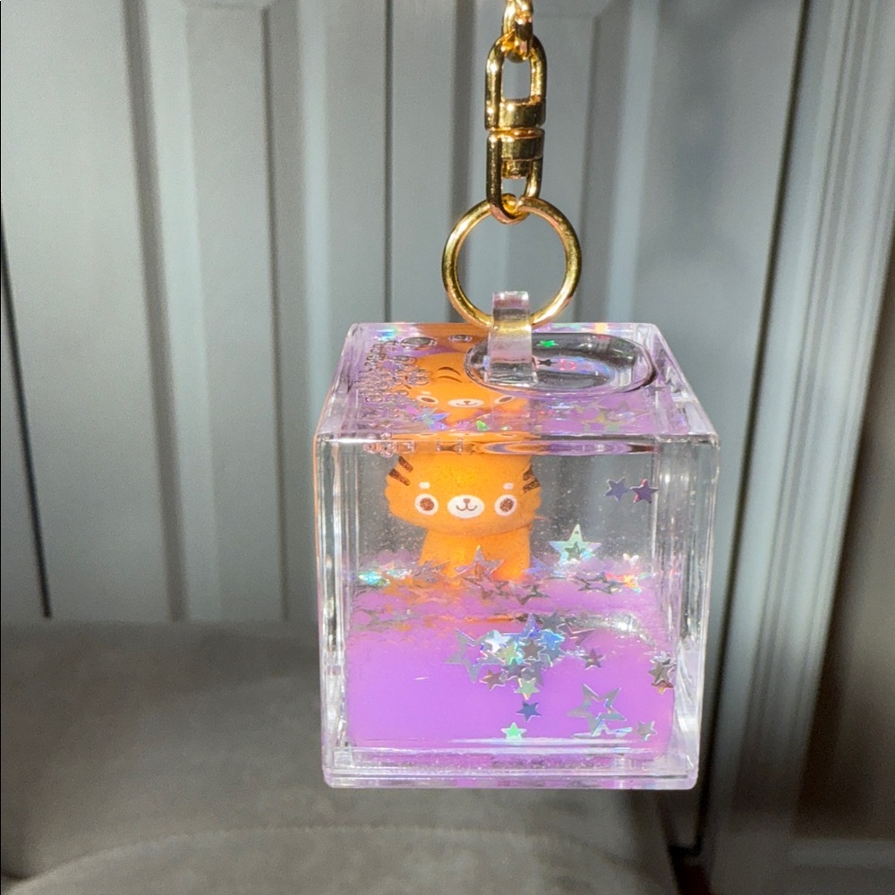 Free w/ $25 purchase. Cute Orange Cat Liquid Floating w/ silver stars Keychain